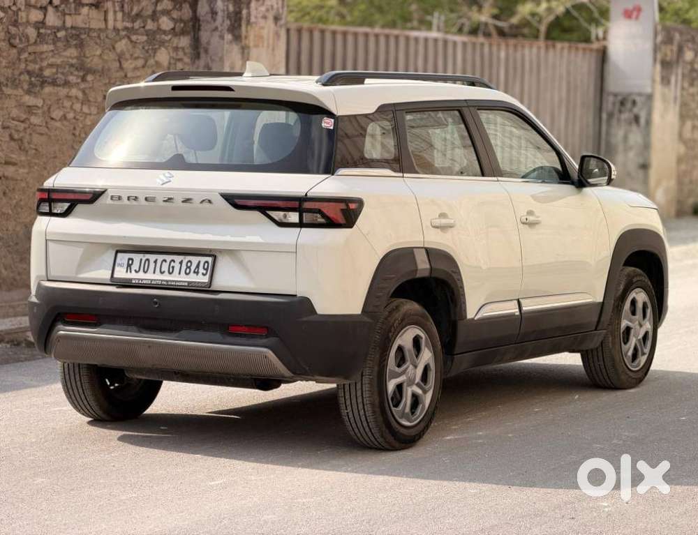 Maruti Suzuki Brezza 1.5 Lxi Smart Hybrid, 2025, Petrol