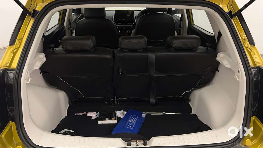 Mahindra Xuv 3xo Ax5l 1.2 Petrol At, 2024, Petrol