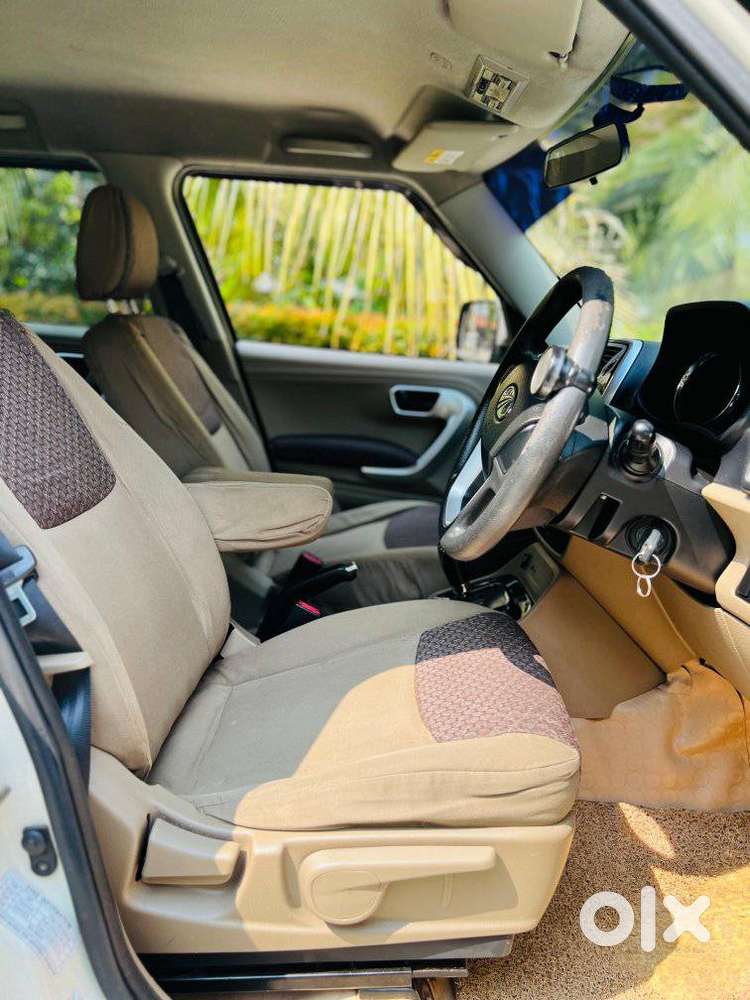 Mahindra Tuv 300 T8 Amt (automatic), 2016, Diesel