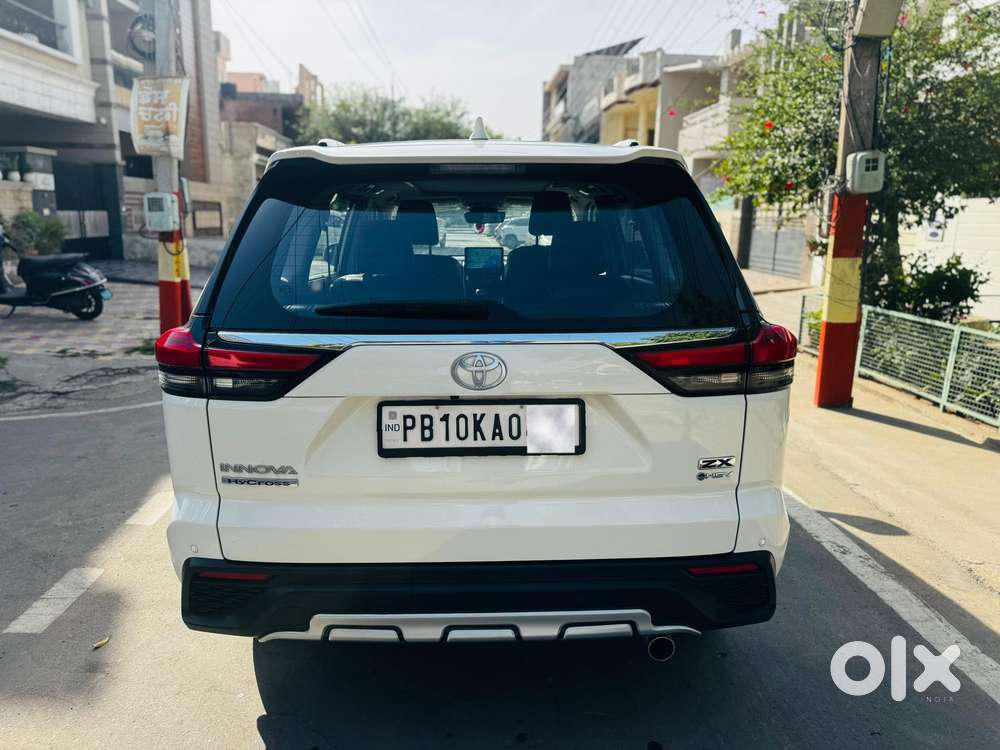 Toyota Innova Hycross 2.0 Zx (o) Hybrid 7 Str, 2025, Petrol