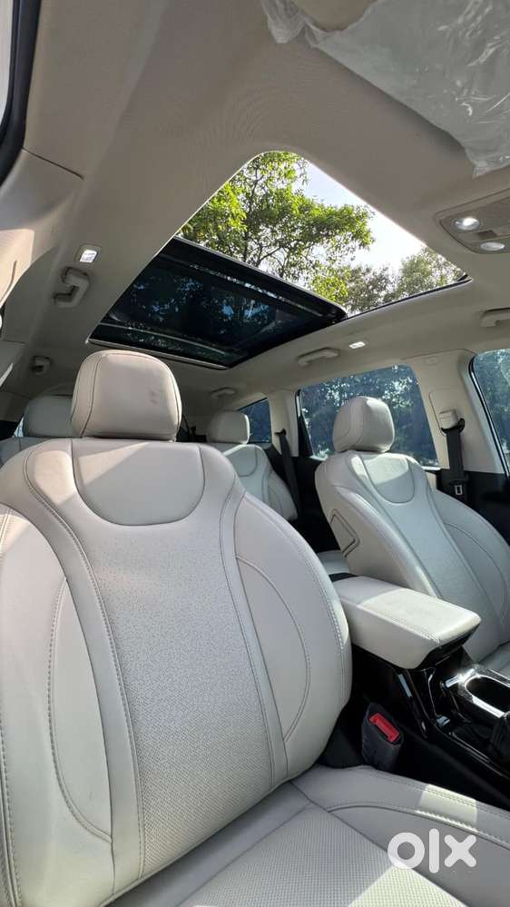 Mahindra Xuv700 2.2 Ax 7 Diesel At Str, 2025, Diesel