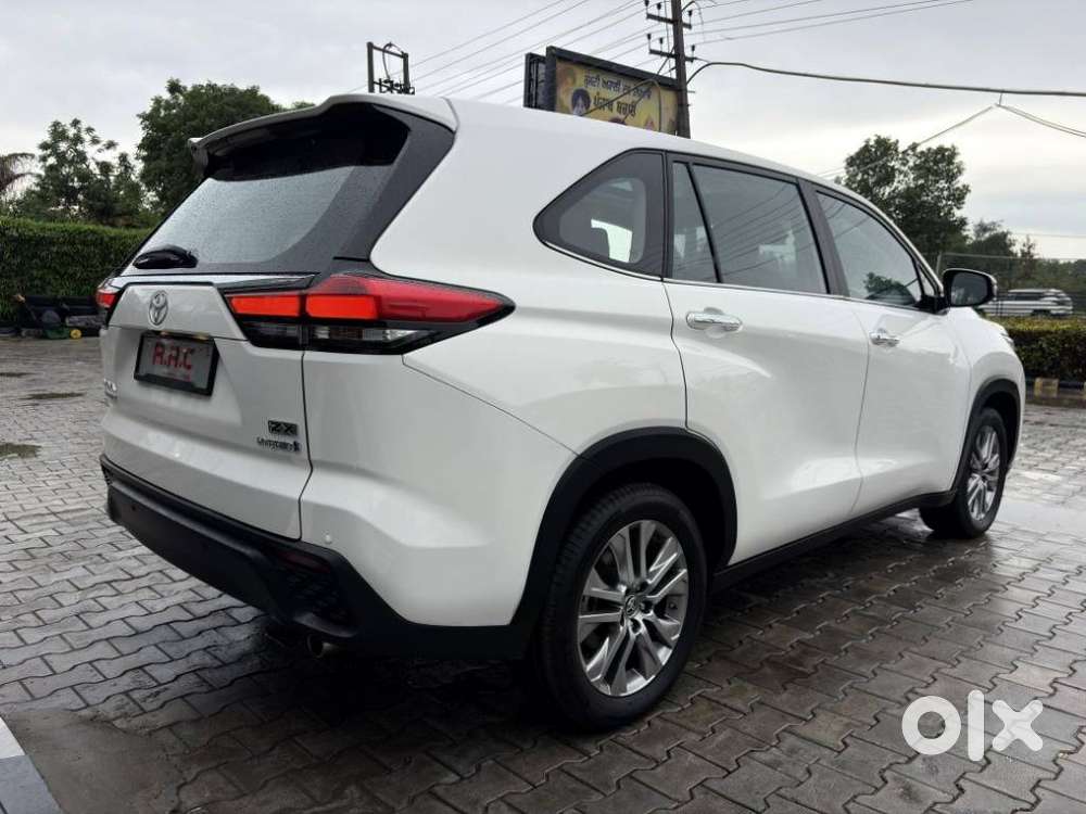Toyota Innova Hycross 2.0 Zx (o) Hybrid 7 Str, 2023, Petrol