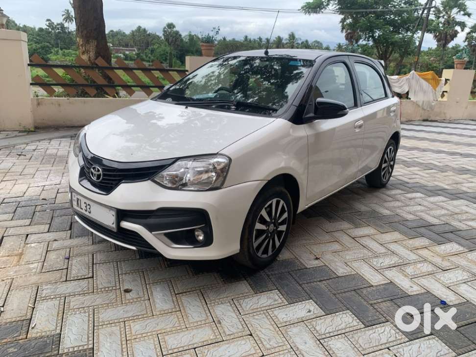 Toyota Etios Liva V Dual Tone, 2019, Petrol