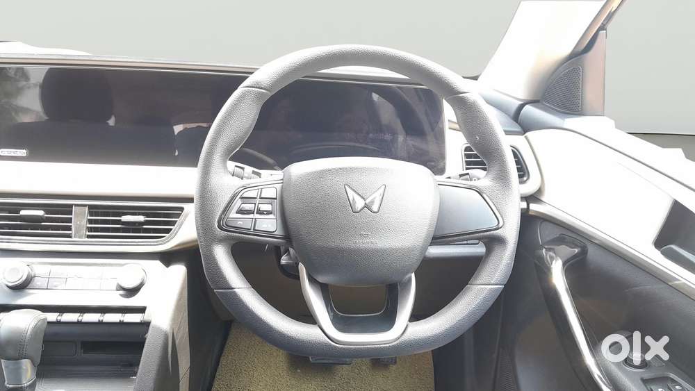 Mahindra Xuv700 2.0 Ax 5 Petrol At Str, 2022, Petrol