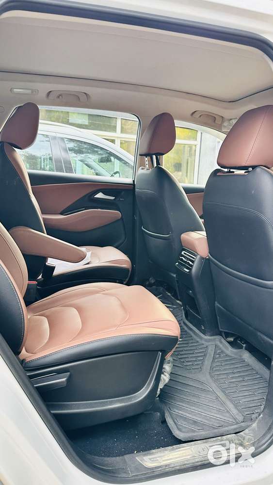 Mg Hector Plus Savvy Pro 1.5 Turbo Petrol Cvt 6 Str Dual Tone, 2024,..