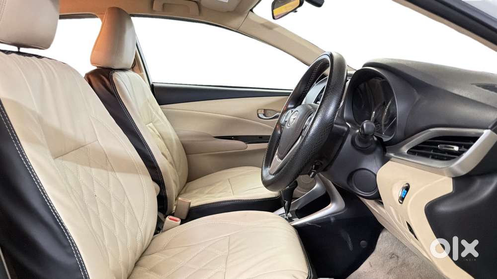 Toyota Yaris V Cvt, 2018, Petrol