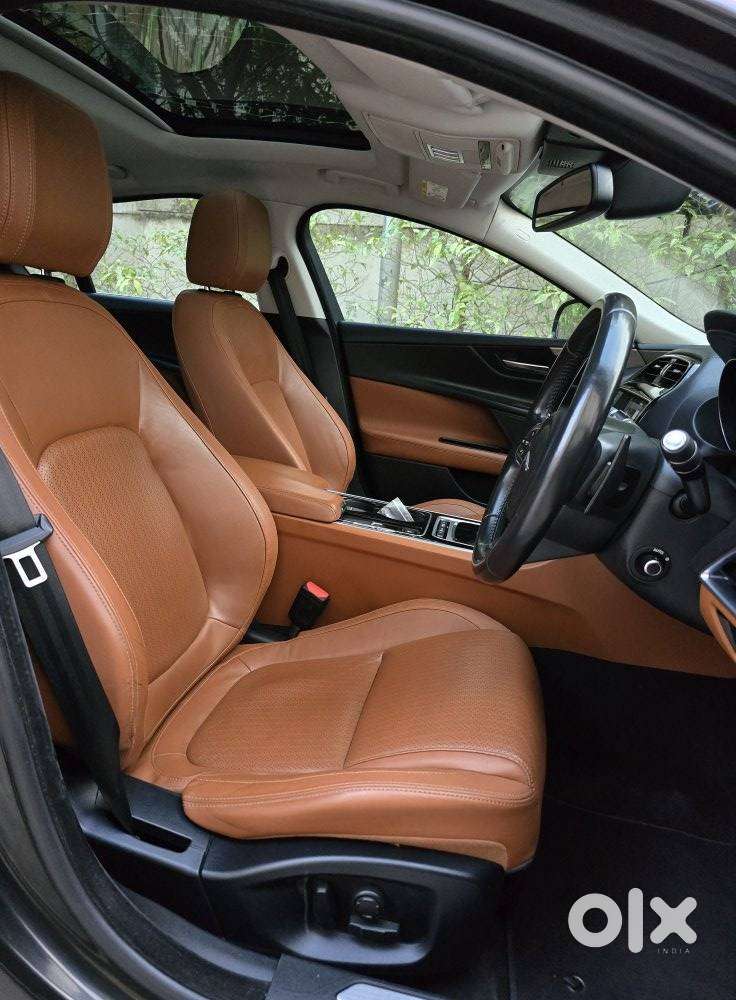 Jaguar Xe Portfolio, 2017, Petrol