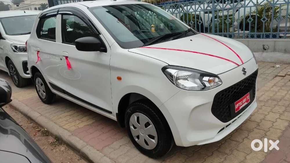 New Car Hain Sale Karni Hain Showroom Me Hi Khadi Hain