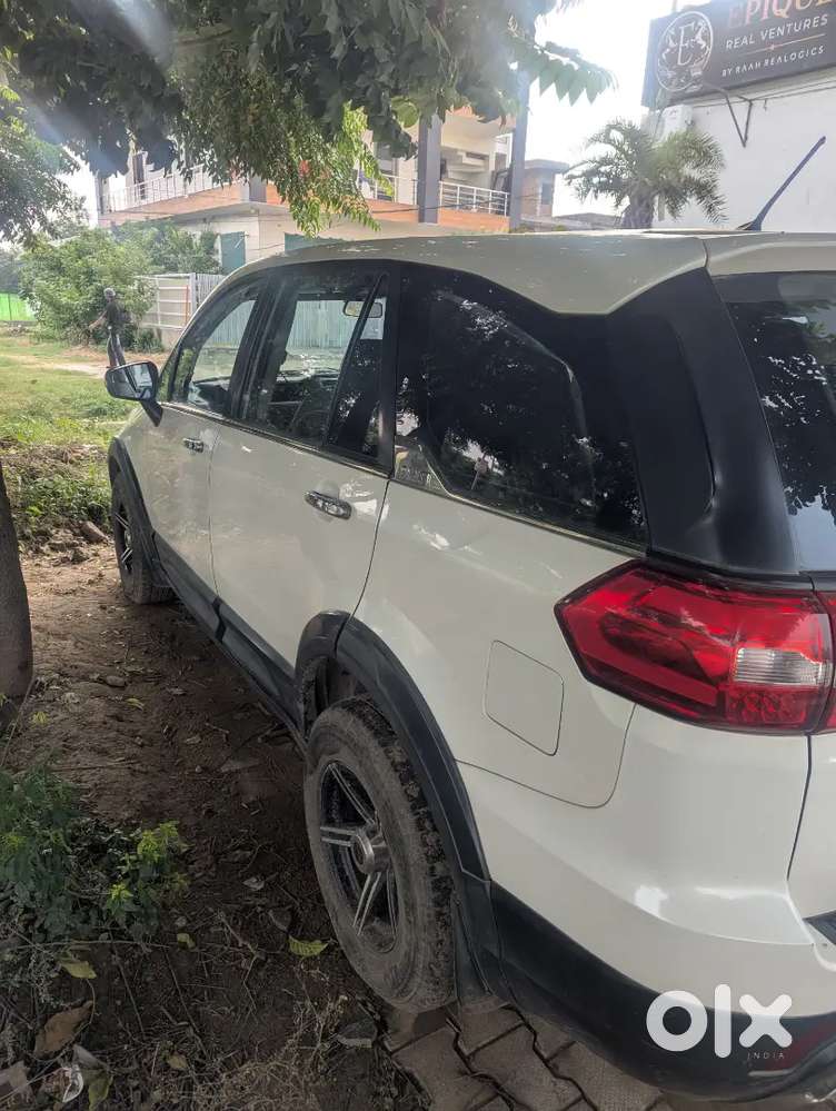 Tata Hexa 2.2 Xe 2018
