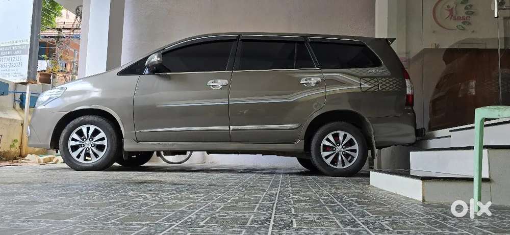 Toyata Innova 2016 Model Diesel/ Well Maintained / No Issues