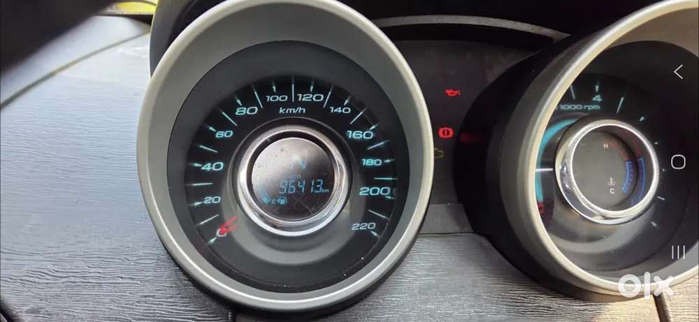 Mahindra Xuv500  W10