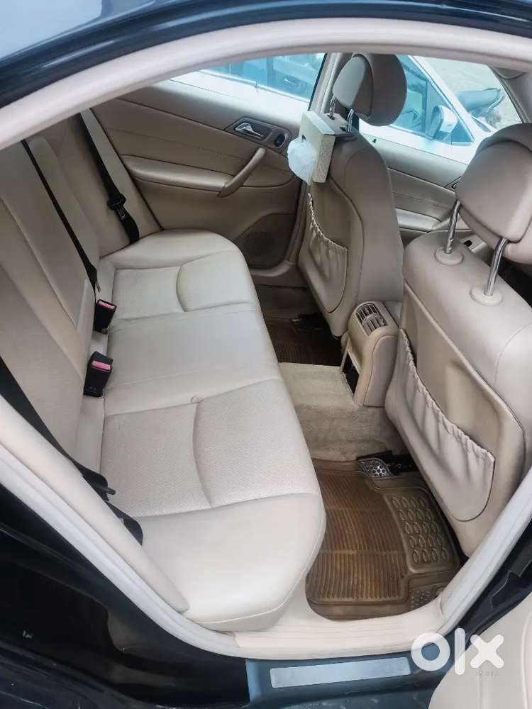 Classic Royal Mercedes-benz