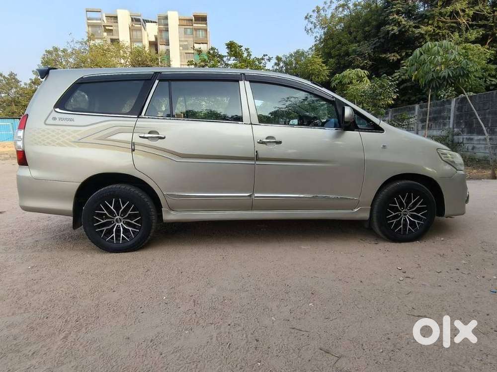 Toyota Innova 2.5 Gx (diesel) 8 Seater Bs Iv, 2015, Diesel