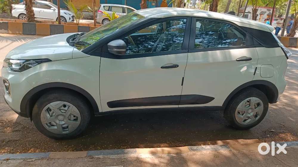 Tata Nexon Xe Petrol 2023  Excellent Condition.