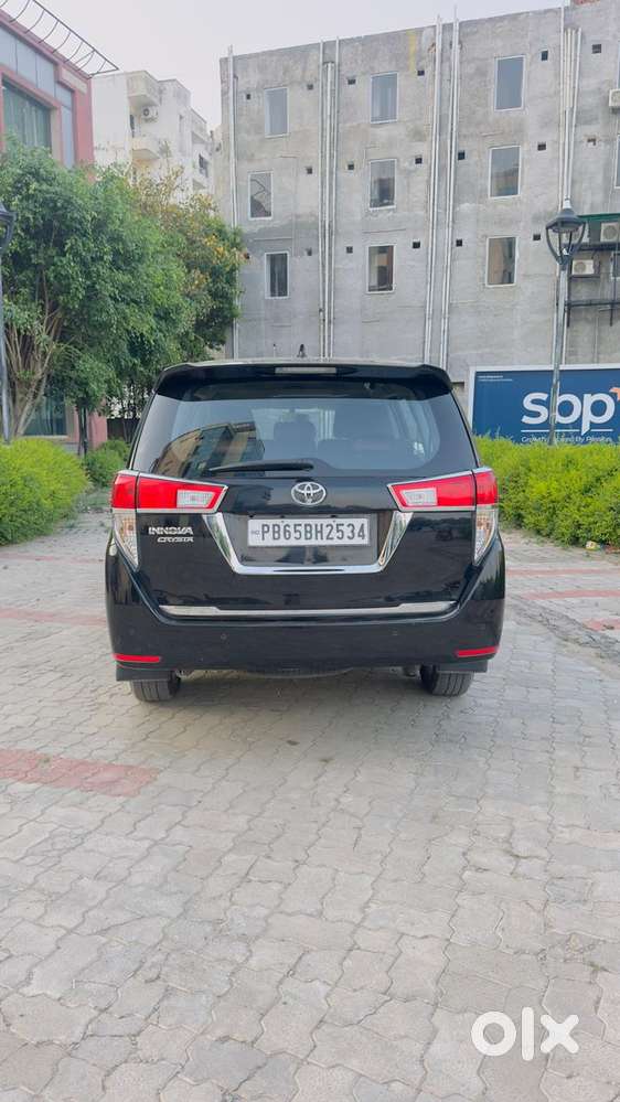 Toyota Innova Crysta 2.4 G Mt, 2023, Diesel