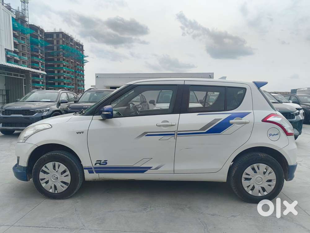 Maruti Suzuki Swift Vxi Abs Bsiv, 2013, Petrol