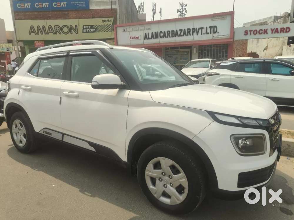 Hyundai Venue 1.2 S (o), 2022, Petrol