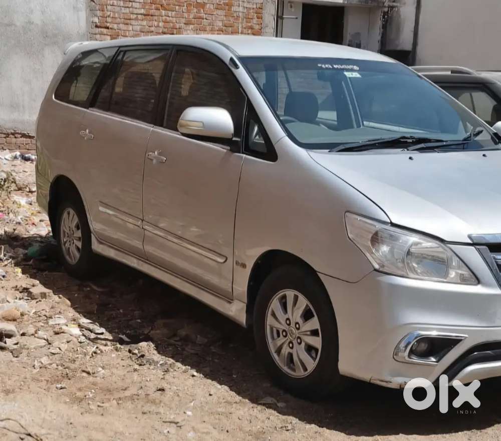 Innova 2.5 V Diesel 2010 1st Owner