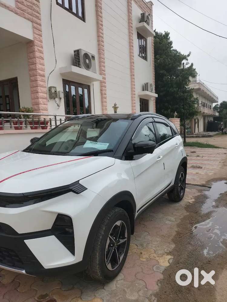 Tata Nexon Fearless Purple 2025