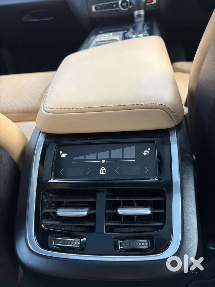 Volvo Xc60 D5 Inscription, 2019, Diesel