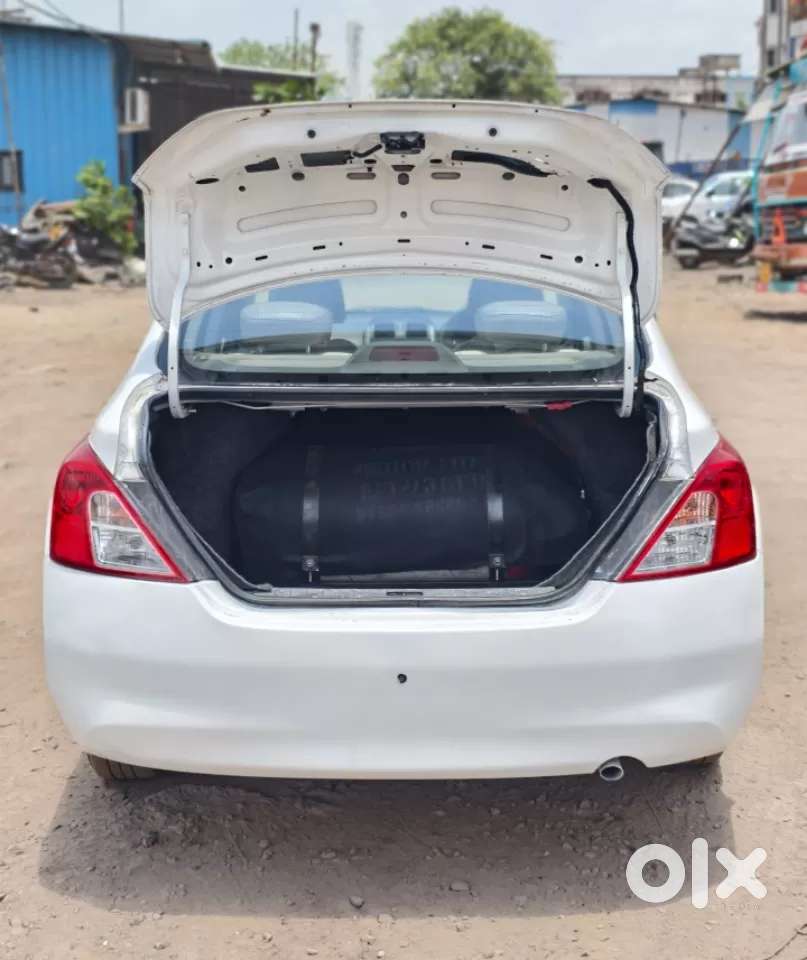 Nissan Sunny, 2015, Petrol