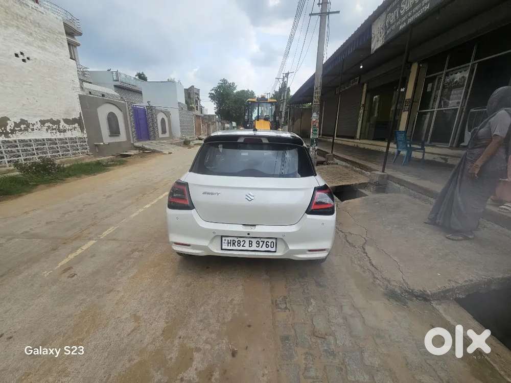 Maruti Suzuki Swift Vxi  Optional 2024