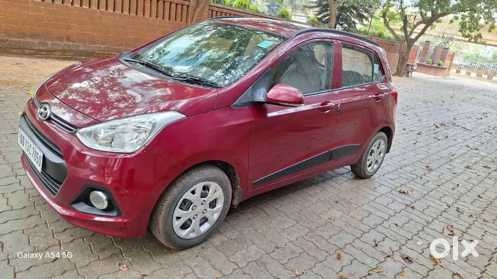 Hyundai Grand I10 Sportz 2015 Diesel 2nd Owner