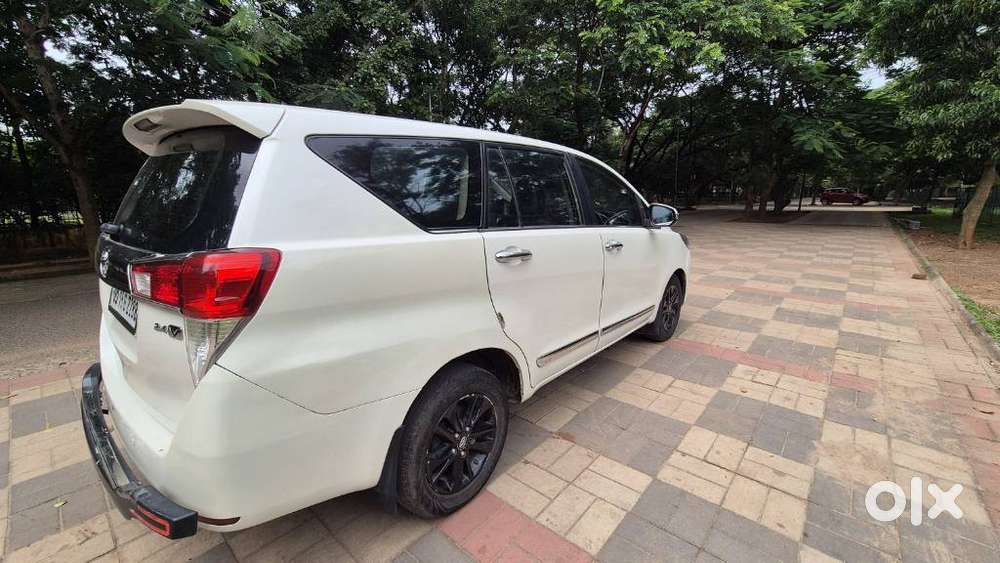 Toyota Innova Crysta 2.4 V 8 Str, 2016, Diesel