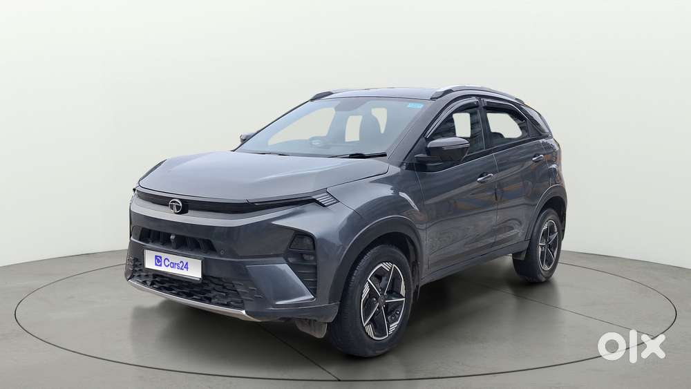 Tata Nexon Fearless Plus S Purple 1.5 Revotorq Diesel 6amt Dual Tone..