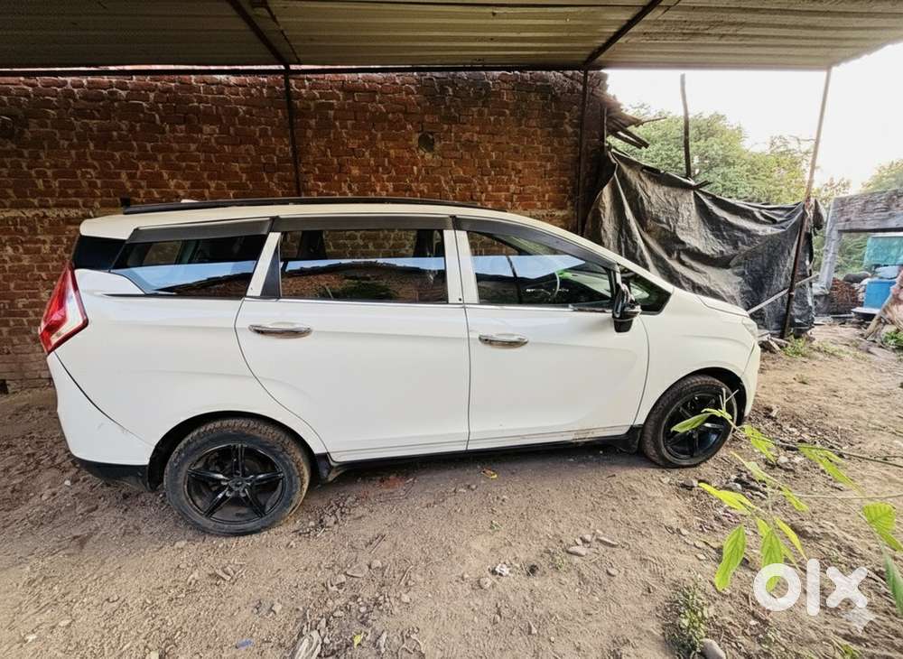 Mahindra Marazzo M2 8 Seater Diesel 2018