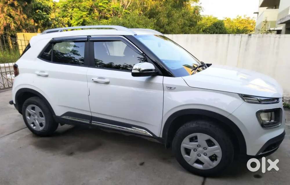 Hyundai Venue 2021 Mt Petrol- Excellent Condition