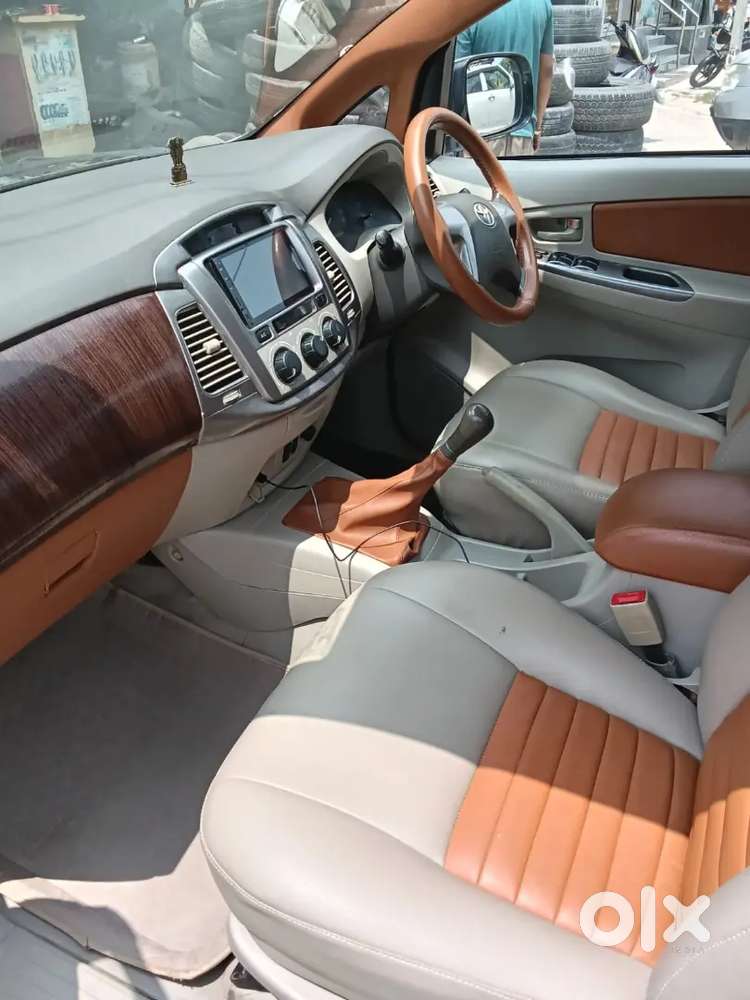 Toyota Innova 2.5 V 2014