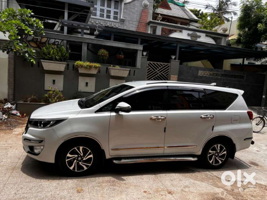 Toyota Innova Crysta 2.4 V 8 Str, 2023, Diesel