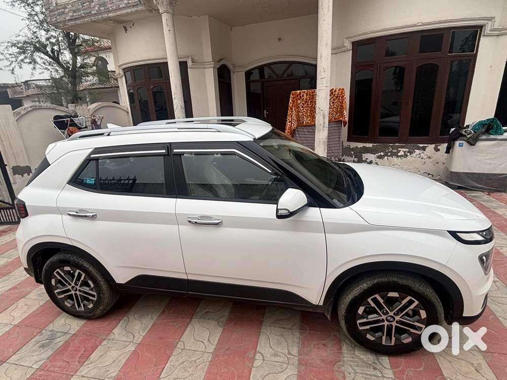 Hyundai Venue 2024 Petrol 32340 Km Driven