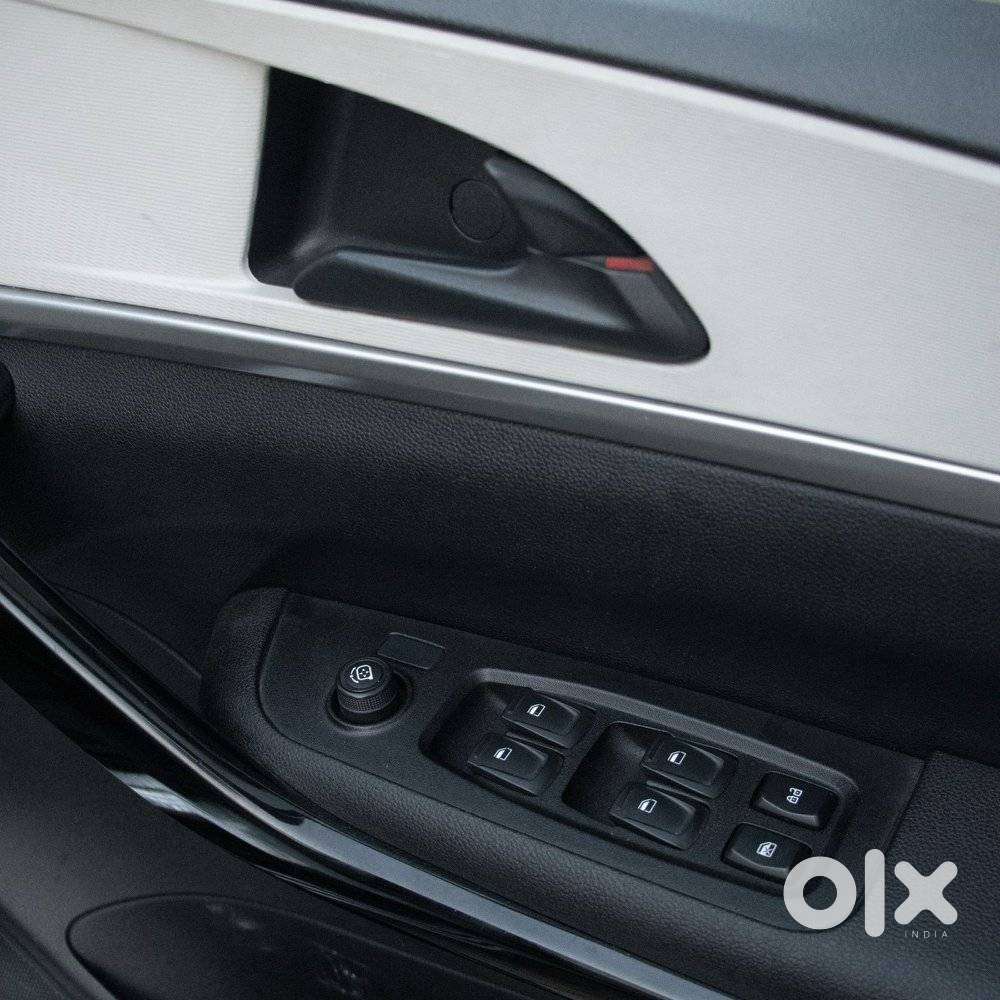 Mahindra Xuv700 2.2 Ax 5 Diesel At 7 Str, 2022, Diesel