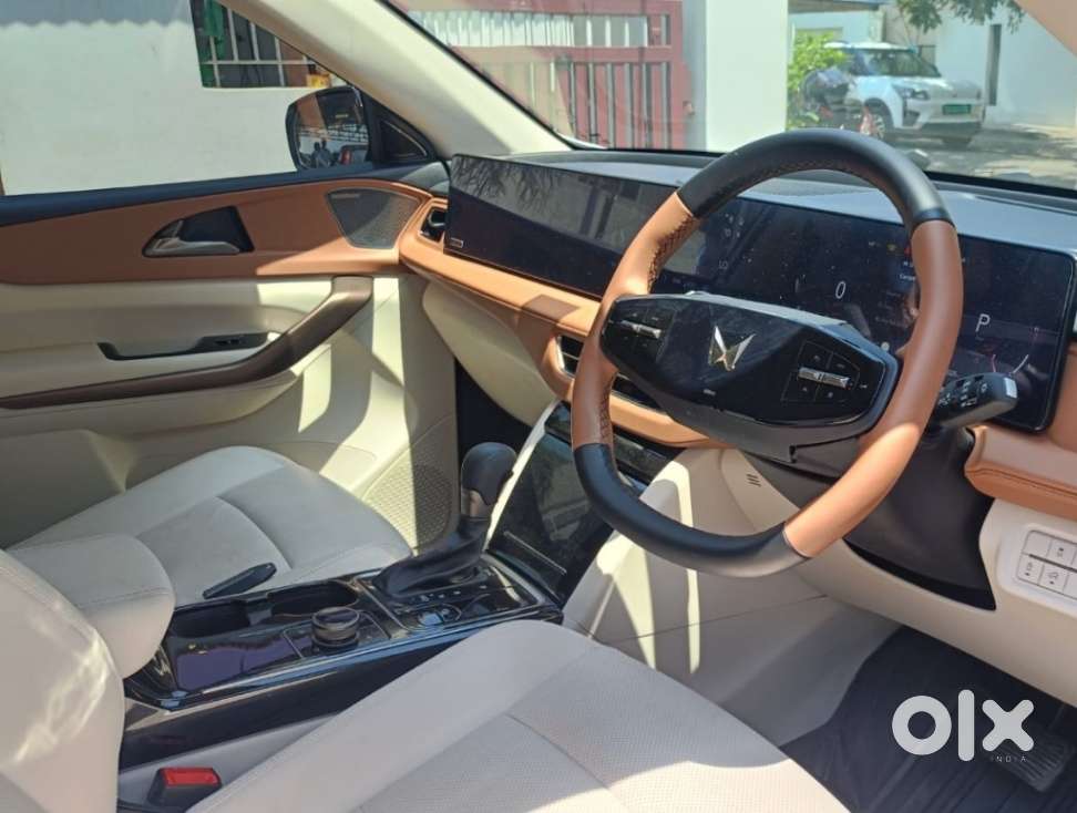 Mahindra Xuv700 2.2 Ax 7 Diesel At Str, 2025, Diesel