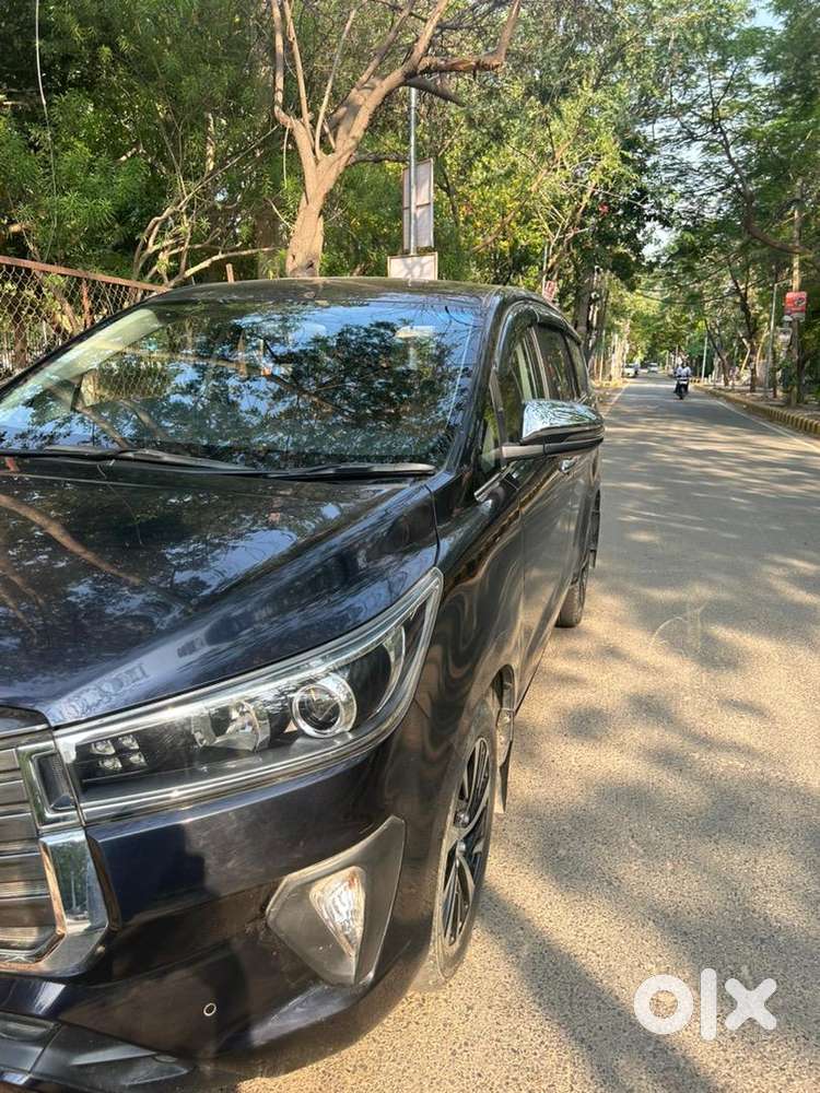 Toyota Innova Crysta (2022)