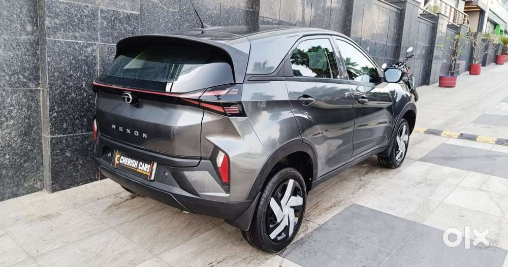 Tata Nexon Smart Plus1.2 Revotron Petrol 5 Mt, 2025, Petrol