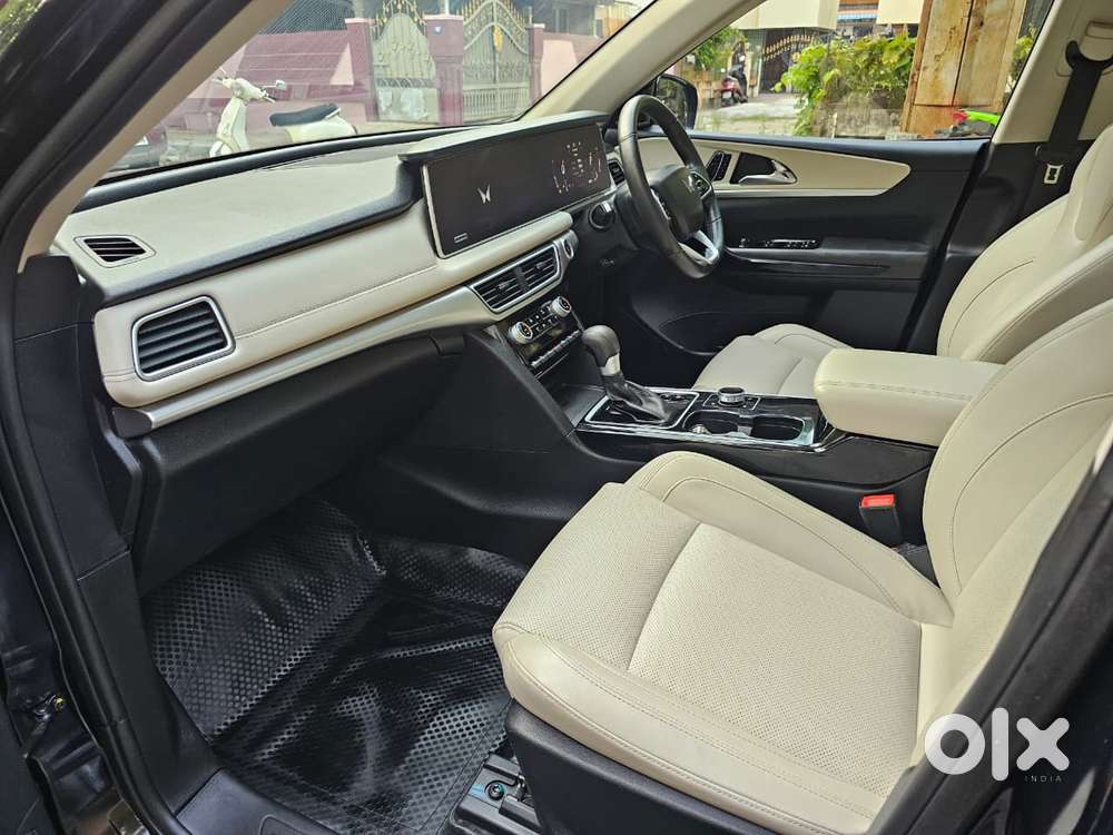 Mahindra Xuv700 2.2 Ax 7 Diesel At Luxury Pack Str, 2024, Diesel