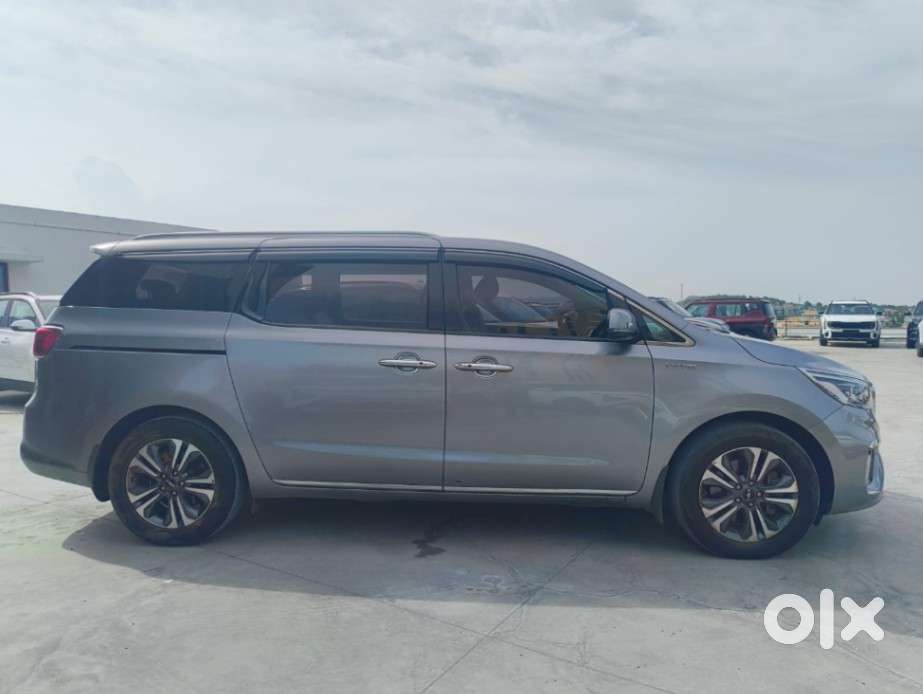Kia Carnival Premium, 2021, Petrol
