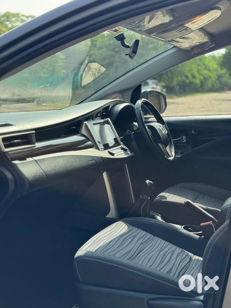 Toyota Innova Crysta 2.4 V, 2016, Petrol