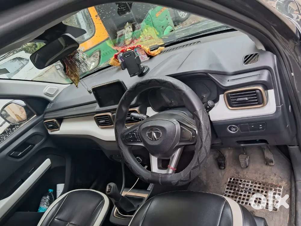 Tata Punch Dazzle Sunroof 2023