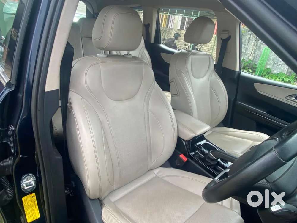 Mahindra Xuv700 2.0 Ax 7 Petrol Mt Str, 2021, Petrol