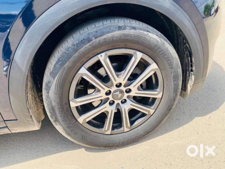 Mahindra Xuv700 2.2 Ax 7 Diesel At Str, 2022, Diesel