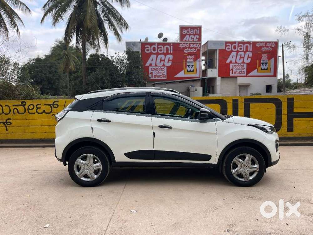 Tata Nexon 1.2 Revotron Xma Amt (s), 2020, Petrol