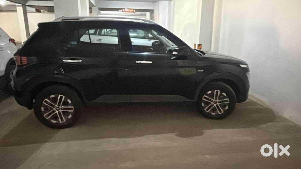 Hyundai Venue 2024 Petrol 3700 Km Driven