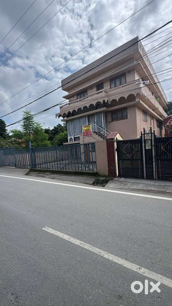 Prime 15-Room Commercial Building for Rent Main Cross Road, Dehradun