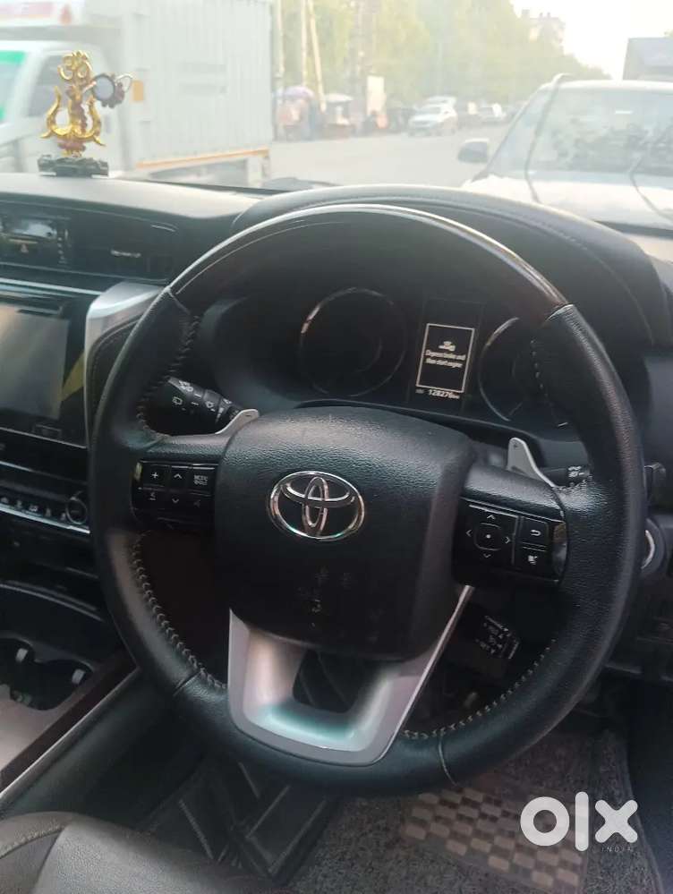 Toyota Fortuner 2017 White Diesel – Well Maintained