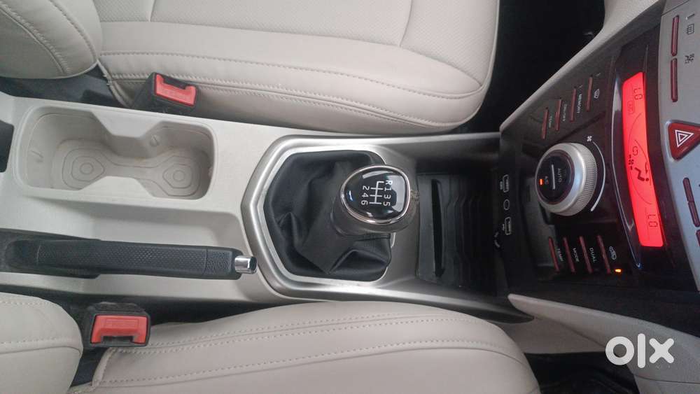 Mahindra Xuv300 W8, 2021, Petrol