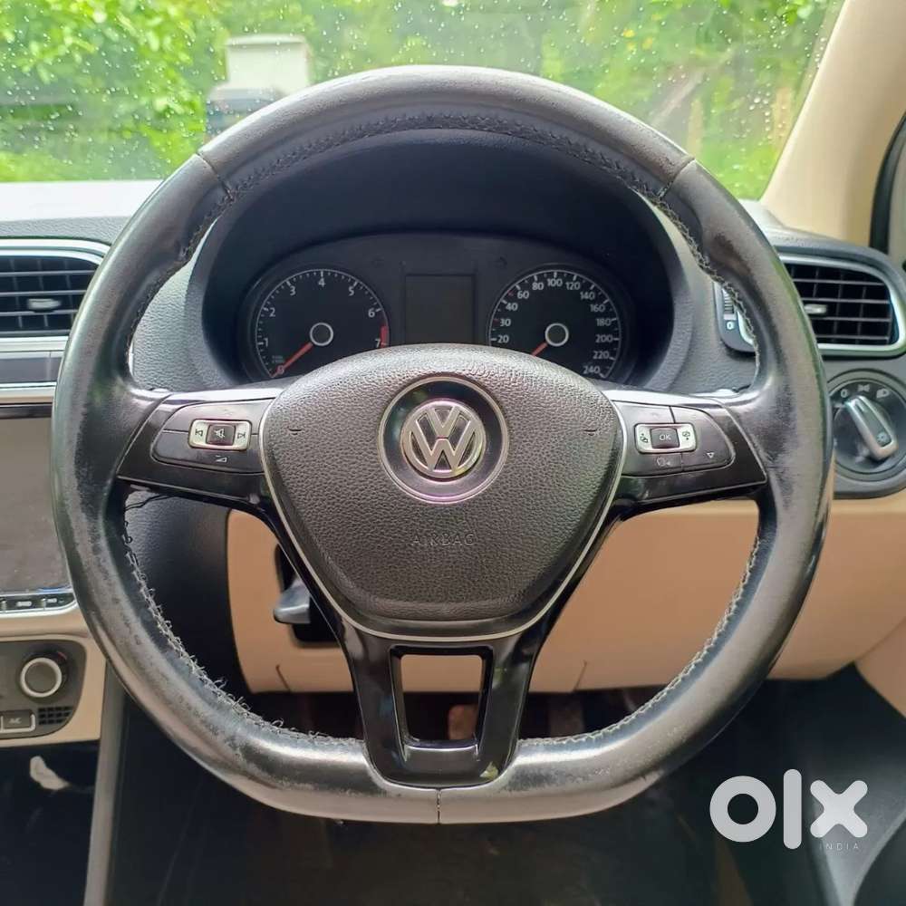 Volkswagen Polo Petrol Highline 1.2l, 2016, Petrol